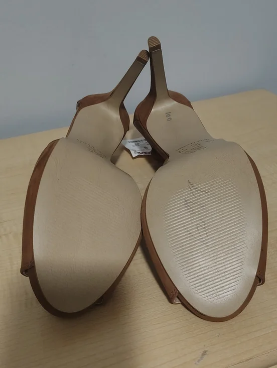 Heels - Picture 5 of 7